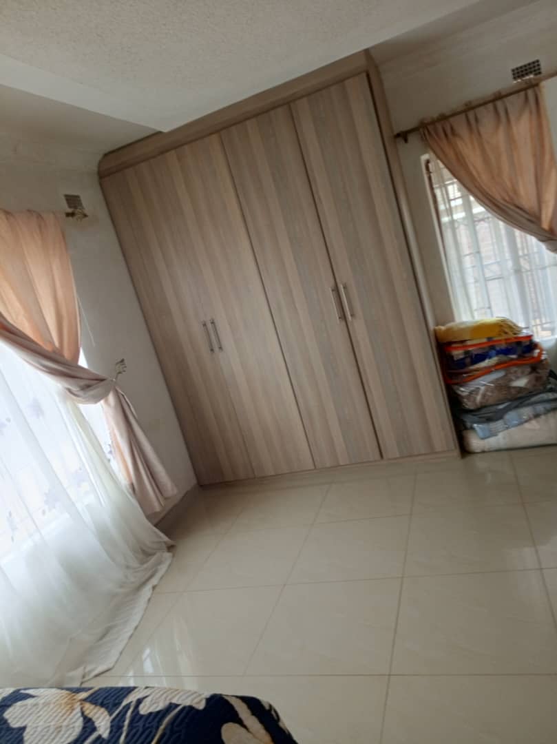 GRANARY PARK Neat Home for Rent Only 300m from Shops| Convenient Location - 2